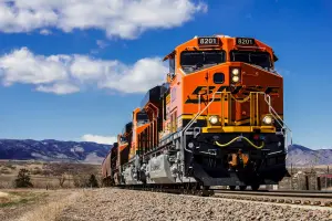 Fort Worth-based BNSF, union members ratify 5-year agreement