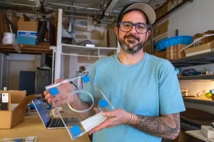 UTA professor designs downtown glass art piece commemorating Arlington’s 150th
