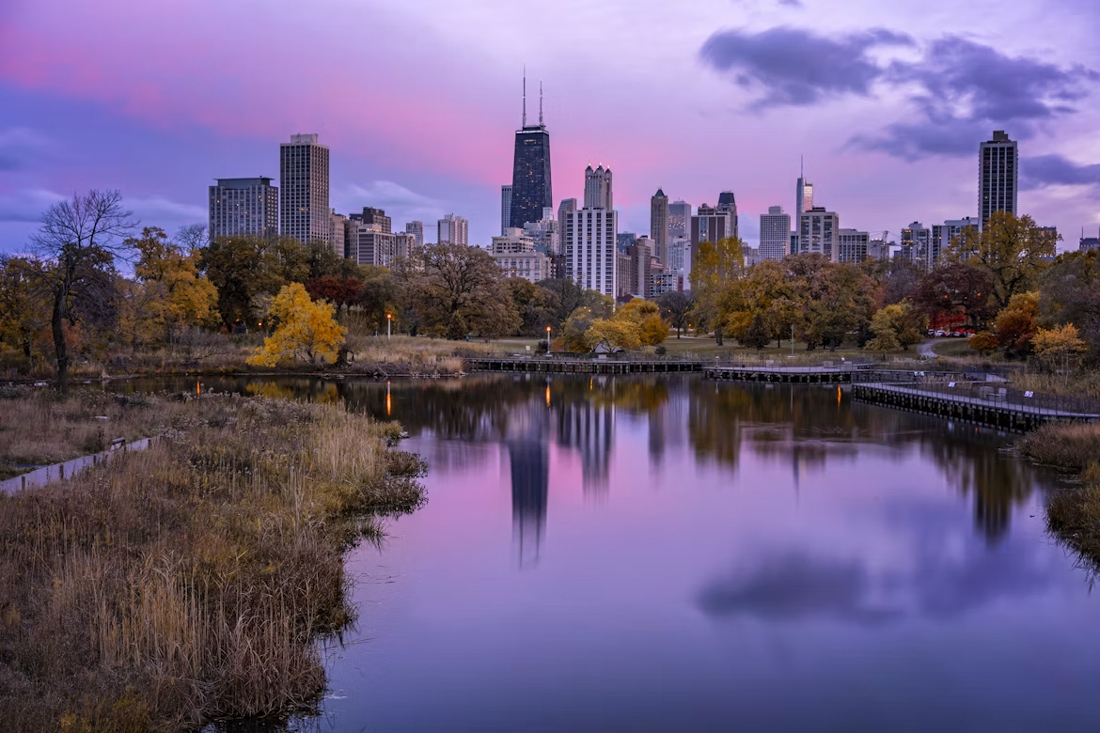 Exploring the Windy City: Why Neighborhood Rentals Beat Downtown Hotels for Extended Cultural Stays
